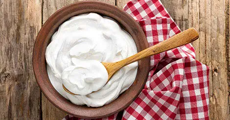 Lo yogurt: storia, proprietà salutari e preparazione casalinga